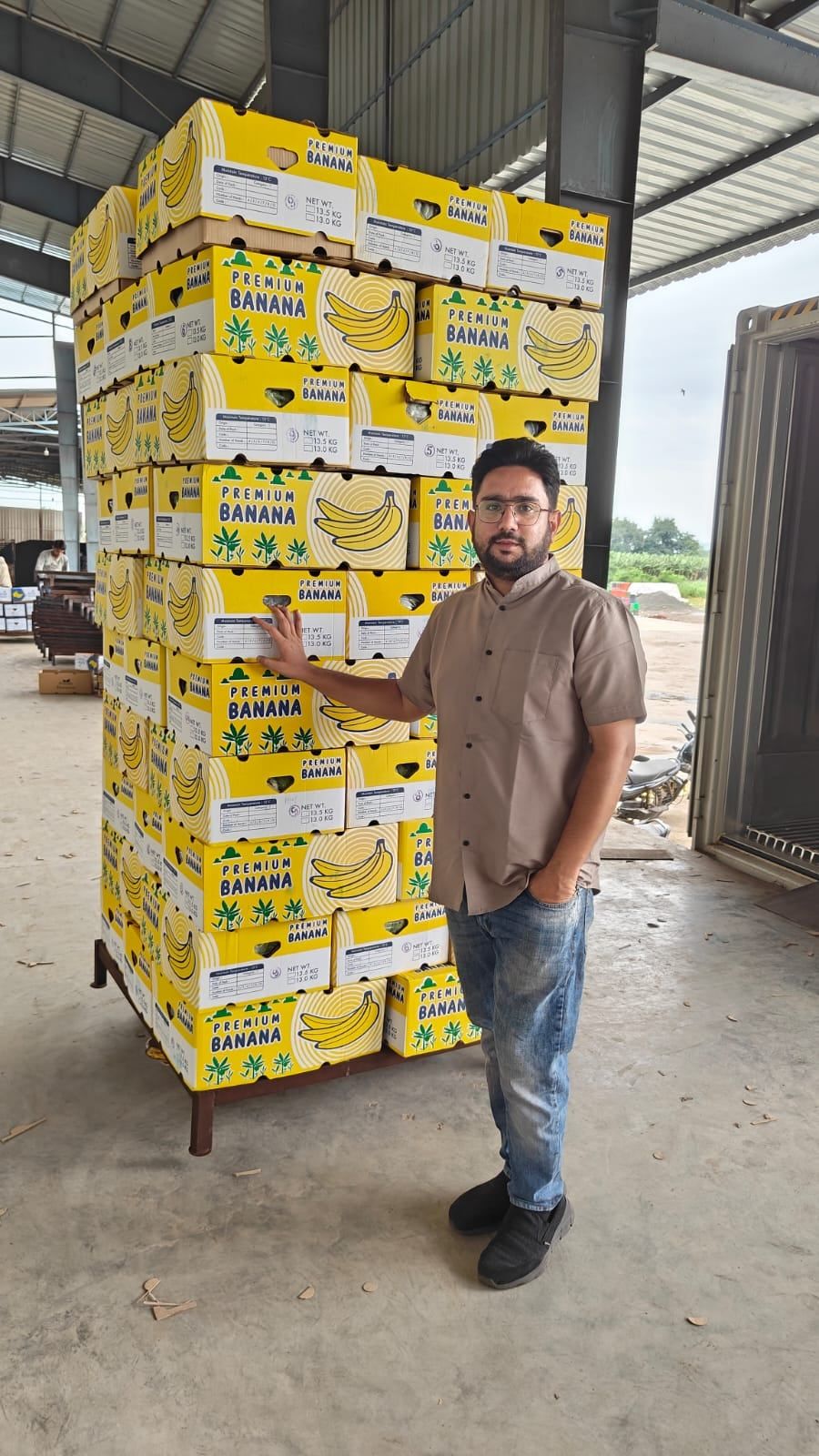 Mohammad Kashif Shaikh of Madiha Overseas with clients, partners and shipments, photo 3